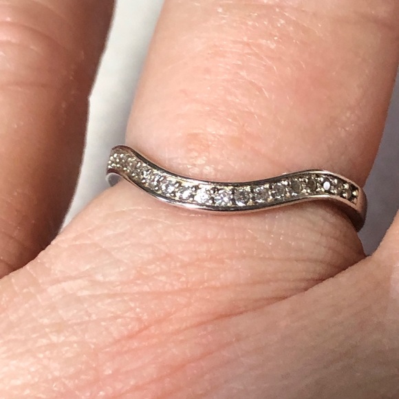 SOLD!!!! Curved 5A Wedding Ring set in Platinum - Picture 4 of 12